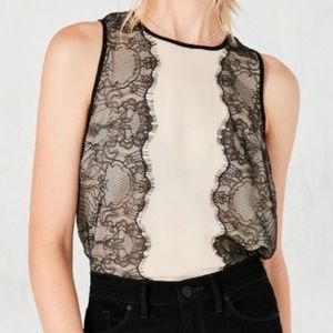 🎉HP🎉 Kimchi Blue sleeveless blouse